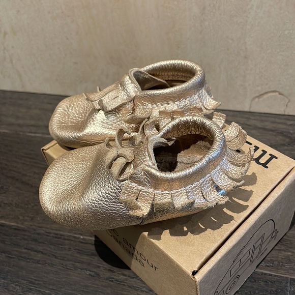 Gold minimoc baby slippers! - Picture 3 of 7